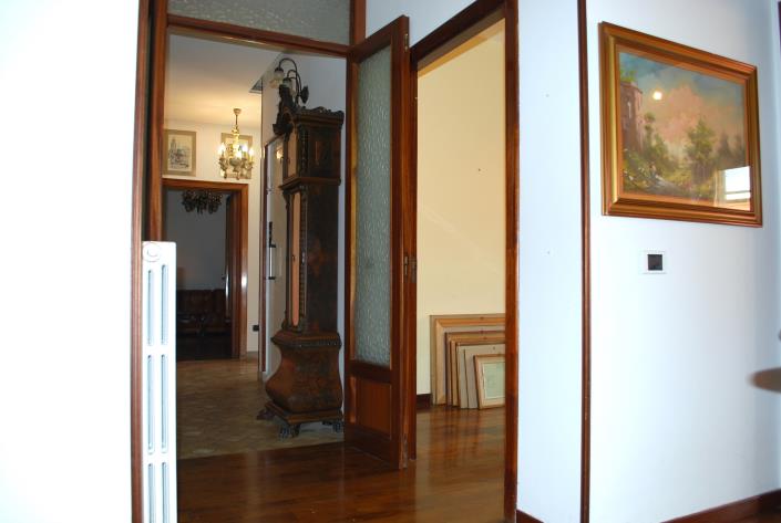 Image No.18-3 Bed House for sale