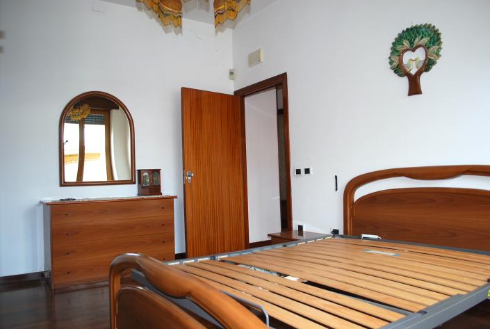 Image No.19-3 Bed House for sale