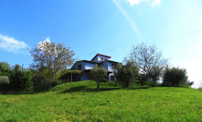 Image No.1-3 Bed Country Property for sale