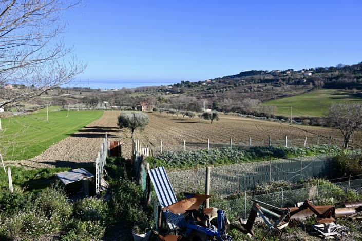 Image No.18-3 Bed Country Property for sale