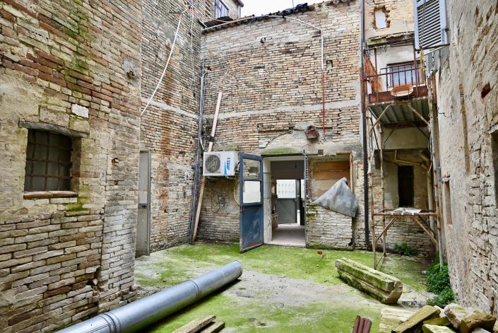 Image No.11-3 Bed Townhouse for sale