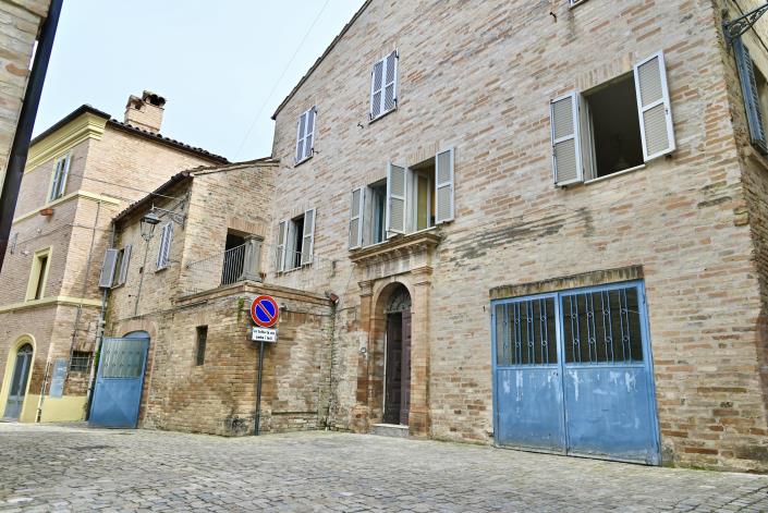Image No.1-3 Bed Townhouse for sale