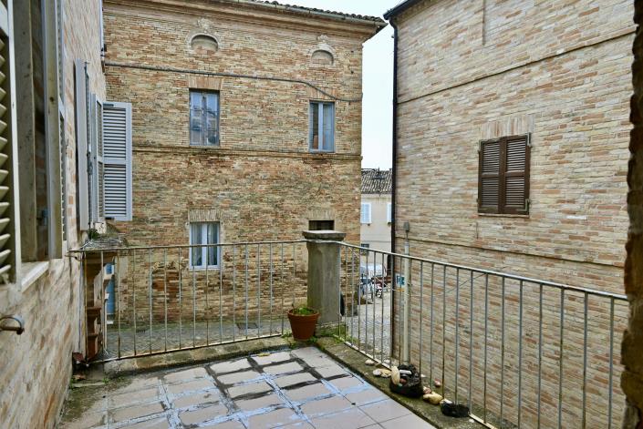 Image No.19-3 Bed Townhouse for sale