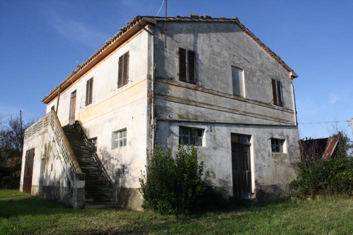 Image No.2-4 Bed Farmhouse for sale