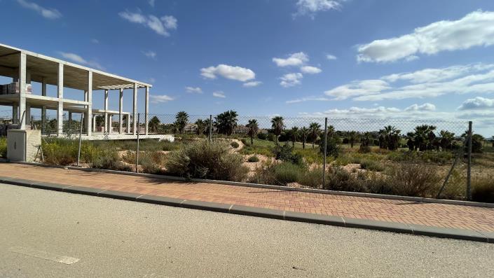 Image No.8-4 Bed Land for sale