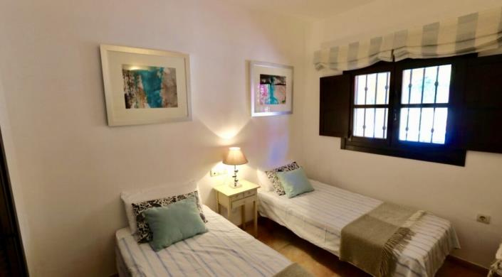 Image No.12-4 Bed Villa for sale