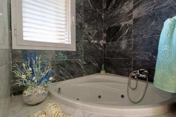 Image No.23-2 Bed Apartment for sale