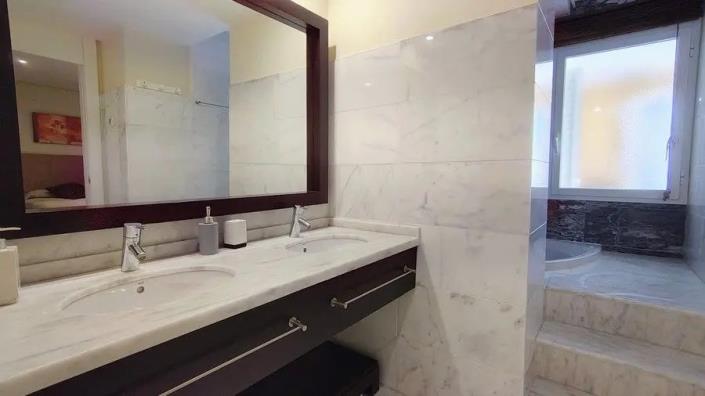 Image No.18-3 Bed Apartment for sale