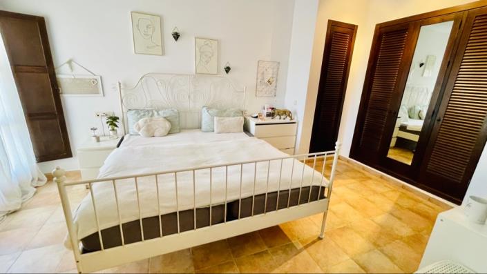 Image No.25-3 Bed Villa for sale