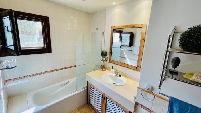 Image No.37-3 Bed Villa for sale