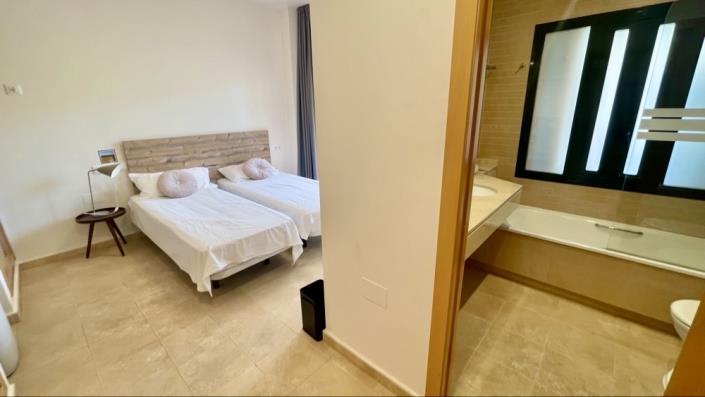 Image No.26-3 Bed Apartment for sale