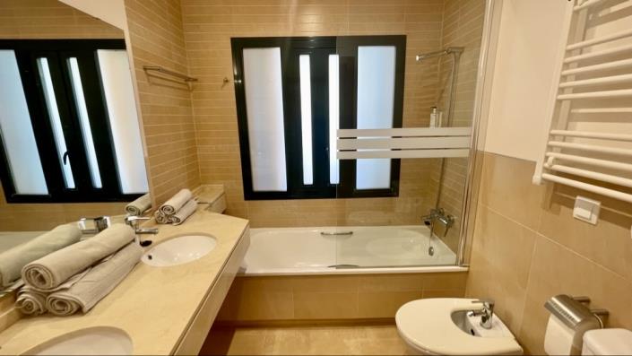 Image No.27-3 Bed Apartment for sale