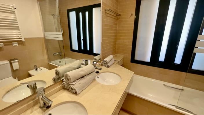 Image No.28-3 Bed Apartment for sale