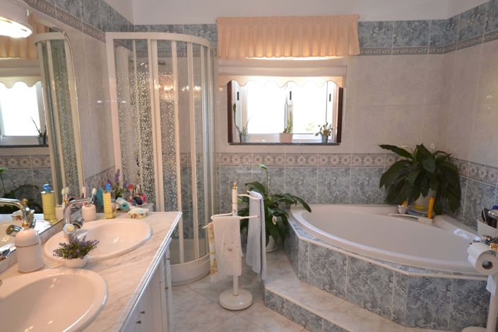 Image No.16-Propriété de 3 chambres à vendre à Loule