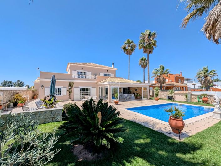 Image No.1-4 Bed Villa for sale