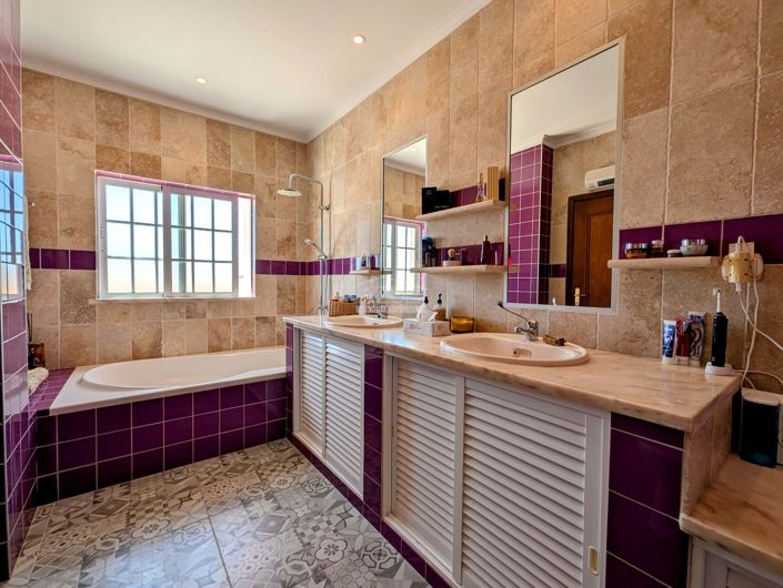 Image No.28-4 Bed Villa for sale