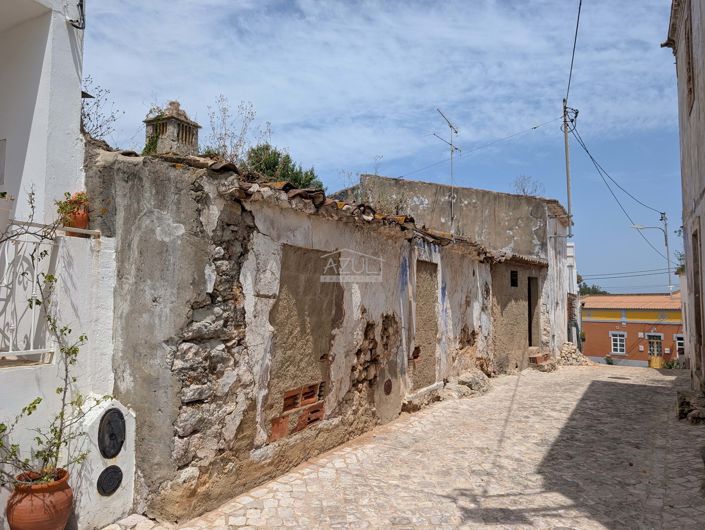 Image No.10-2 Bed Property for sale