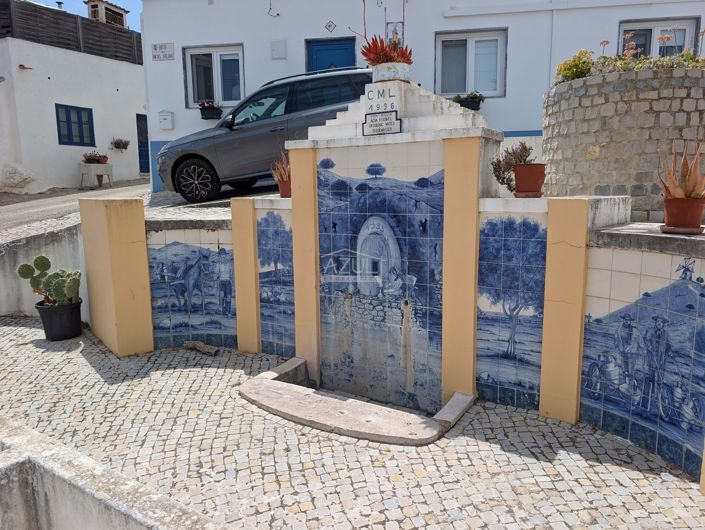 Image No.12-2 Bed Property for sale