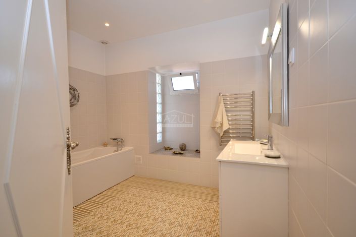 Image No.32-2 Bed Villa for sale