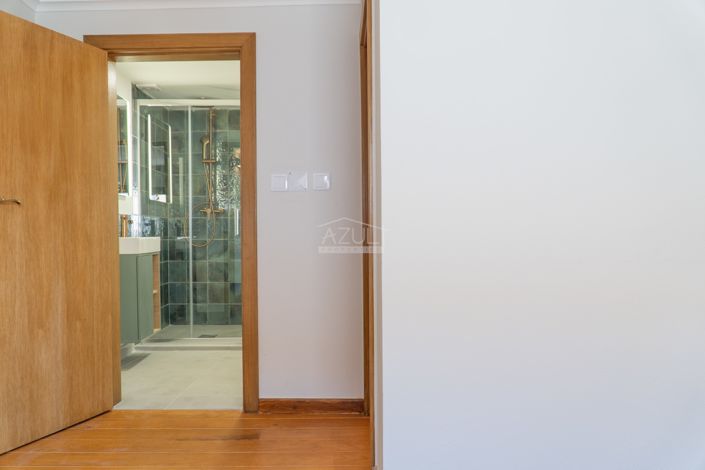 Image No.18-3 Bed Villa for sale