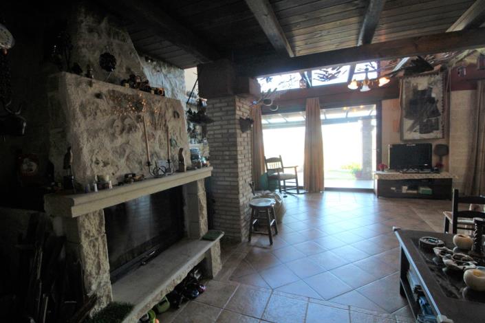 Image No.5-5 Bed Land for sale