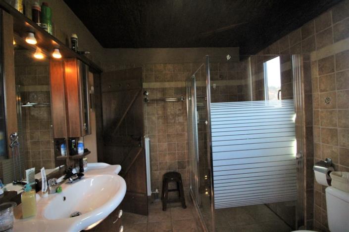 Image No.28-5 Bed Land for sale