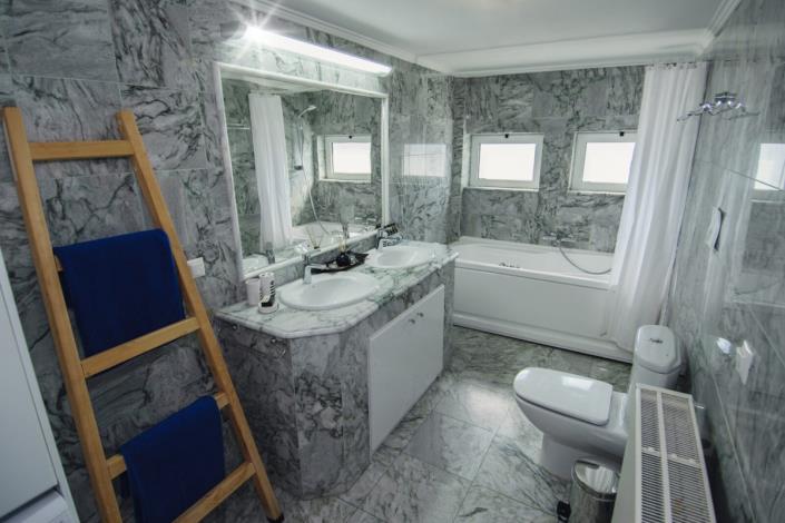 Image No.6-5 Bed Villa for sale