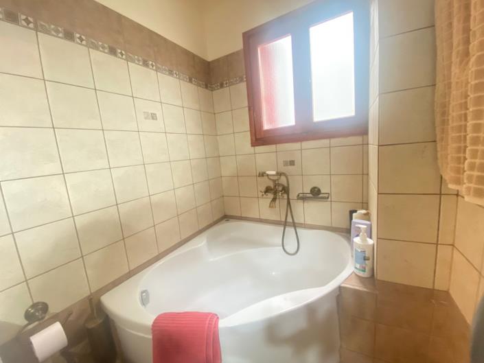 Image No.40-4 Bed House for sale