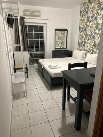 Image No.20-10 Bed Hotel for sale