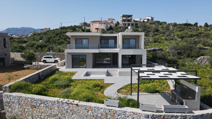 Image No.1-4 Bed Villa for sale