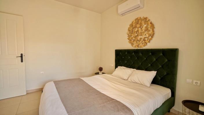 Image No.8-2 Bed House for sale