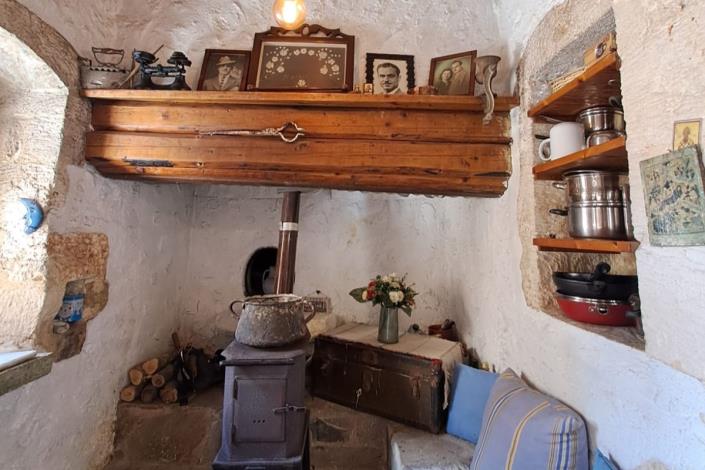 Image No.7-4 Bed Village House for sale