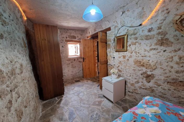 Image No.25-4 Bed Village House for sale