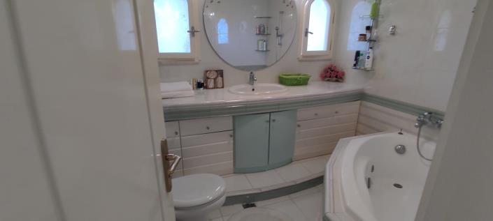 Image No.37-7 Bed Apartment for sale