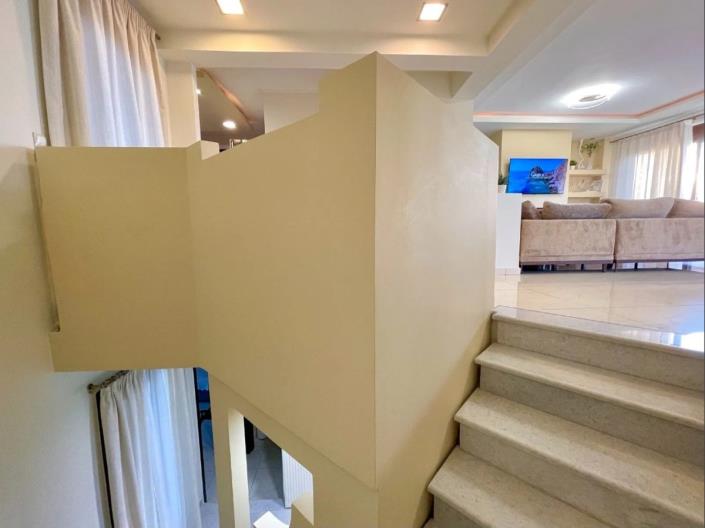 Image No.11-3 Bed Maisonette for sale