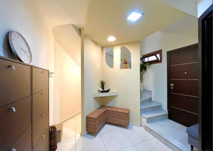 Image No.22-3 Bed Maisonette for sale