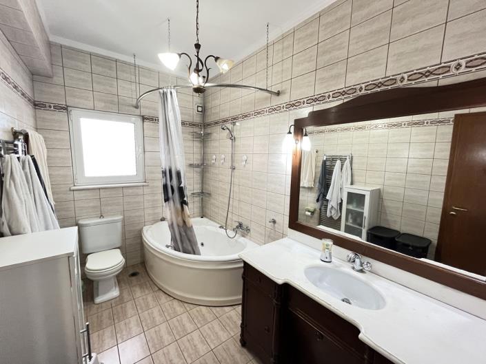 Image No.15-5 Bed House for sale