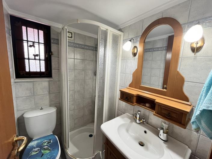 Image No.24-5 Bed House for sale