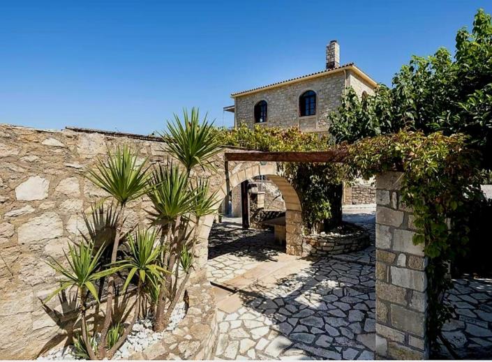 Image No.48-5 Bed Villa for sale