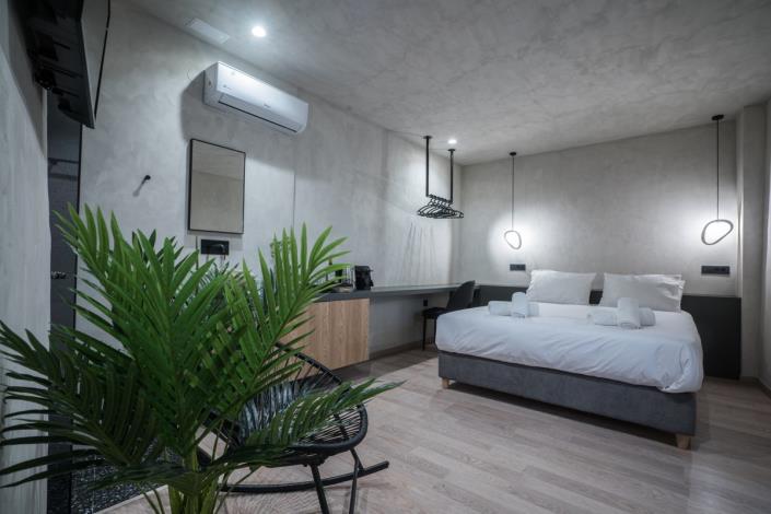 Image No.15-6 Bed Apartment for sale