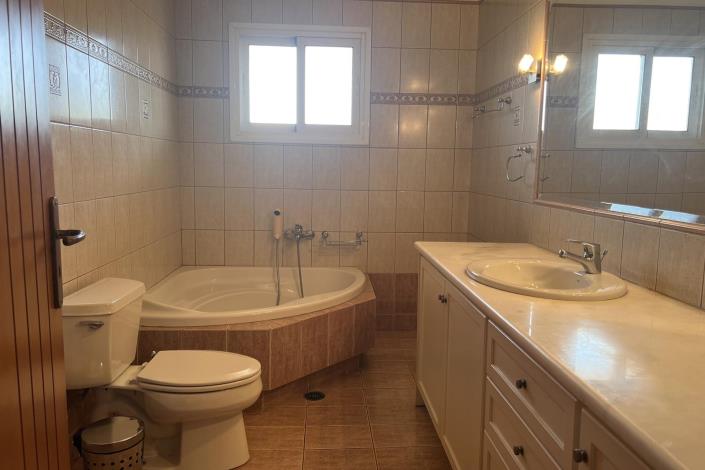 Image No.24-2 Bed House for sale