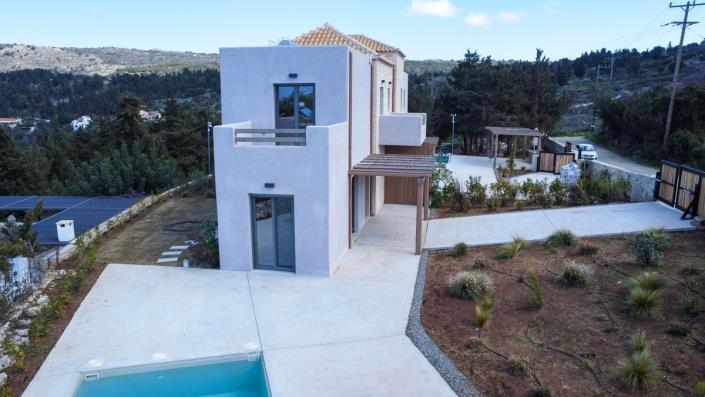 Image No.2-8 Bed Villa for sale