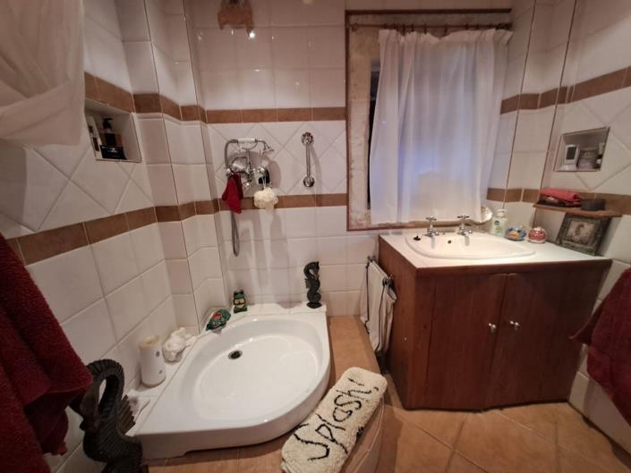 Image No.11-2 Bed House for sale