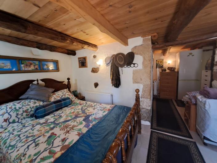 Image No.8-2 Bed House for sale