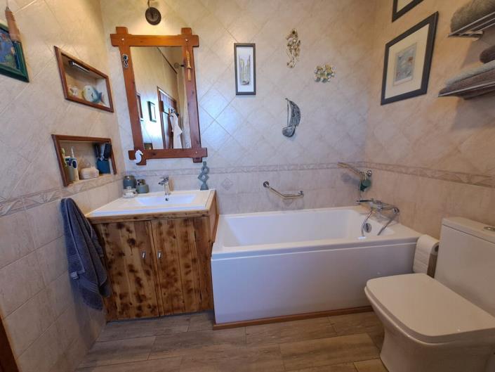 Image No.19-2 Bed House for sale