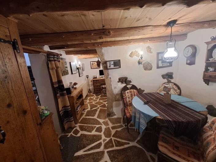 Image No.25-2 Bed House for sale