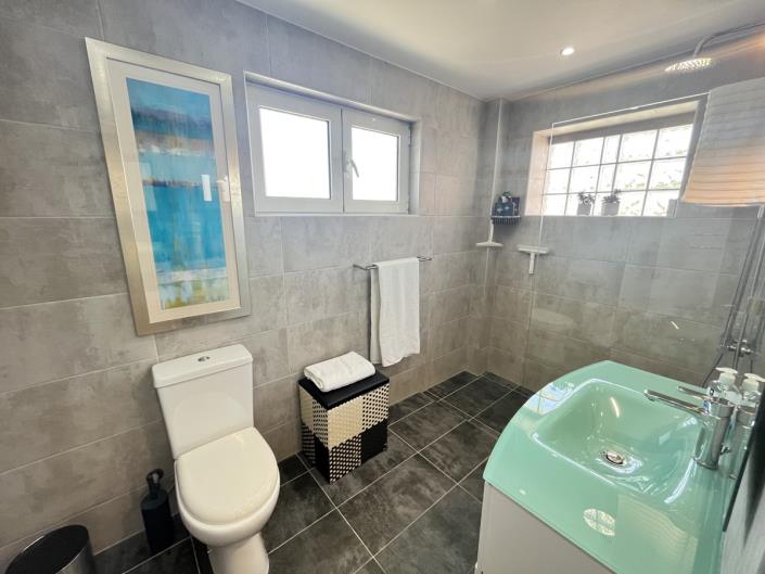 Image No.8-3 Bed Maisonette for sale