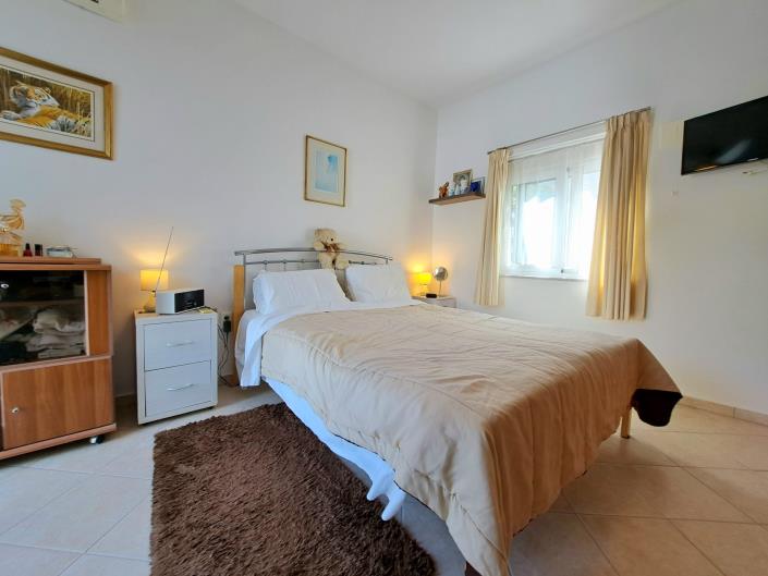 Image No.12-2 Bed House for sale