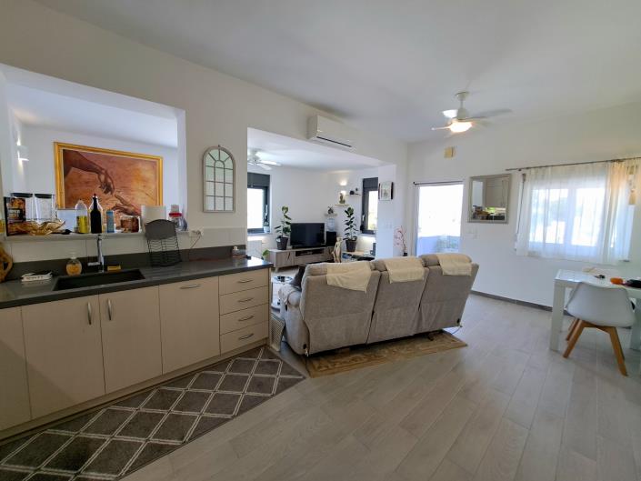 Image No.8-2 Bed House for sale