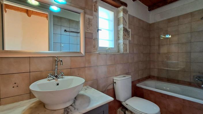 Image No.9-2 Bed House for sale